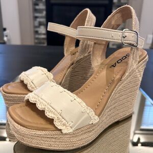 SODA wedges. NWOT. Size 6.
